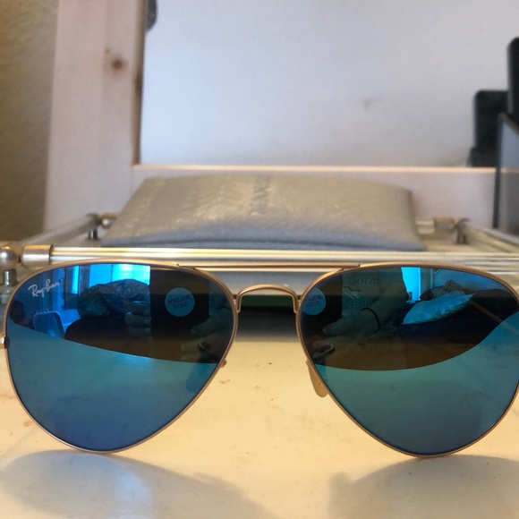Never used ray ban aviators!